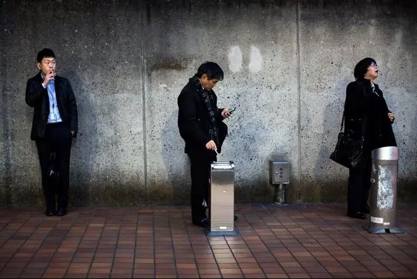 The Japanese Company Rewarding Non-Smoking Employees With 6 Extra Vacation Days